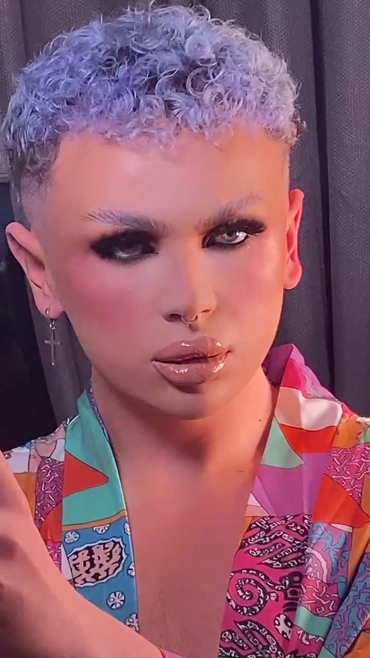 @MakeupAaron