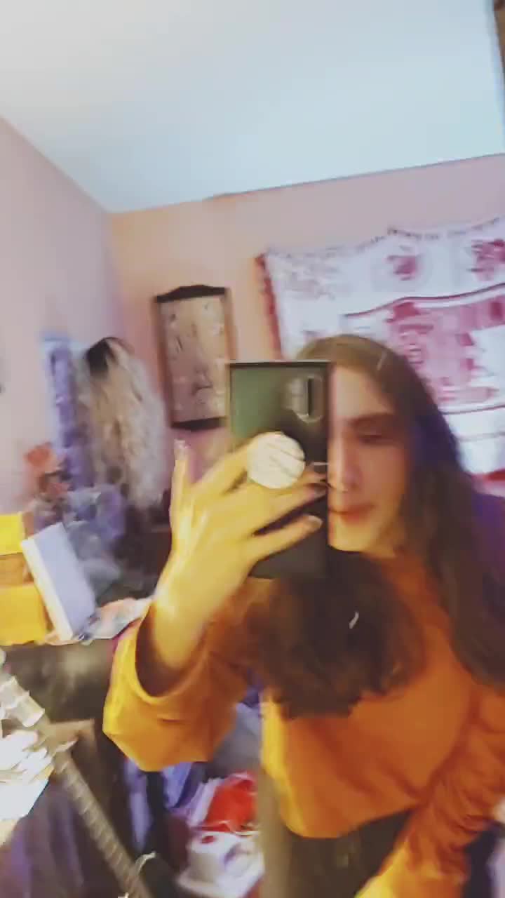 @Tia_Lena