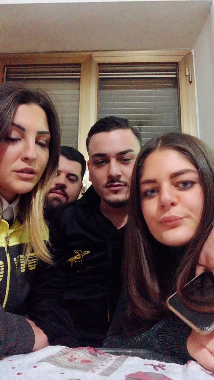 @Annadascoli 🌹