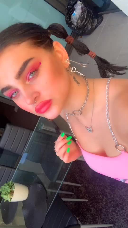 @Queefqueen