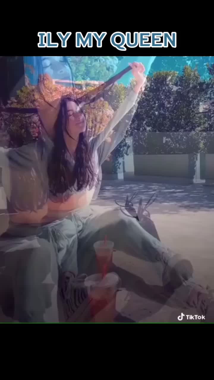 @𝗦𝗛𝗘 𝗙𝗢𝗟𝗟𝗢𝗪𝗦😭💕