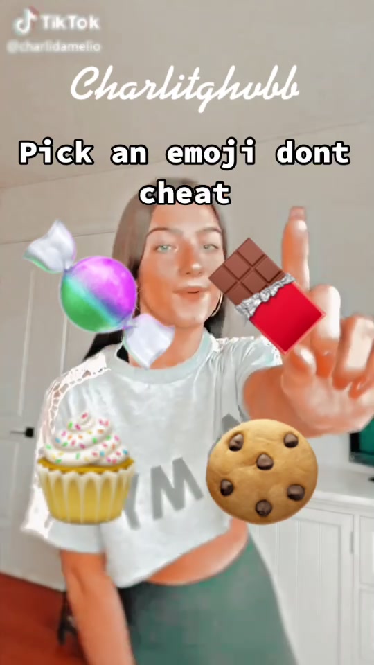 @𝐂𝐡𝐚𝐫𝐥𝐢.  ☻
