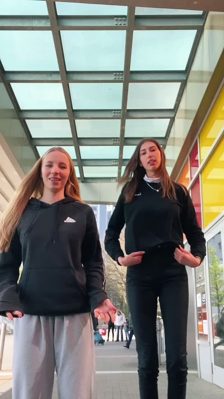 @Chrissi &amp; Lara💖