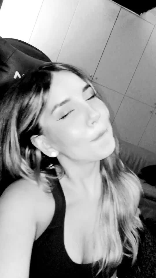 @Viviana