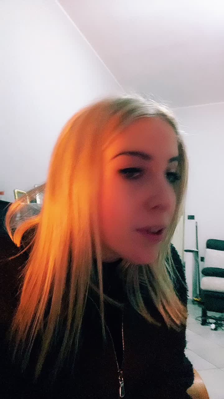 @Elenadellamico