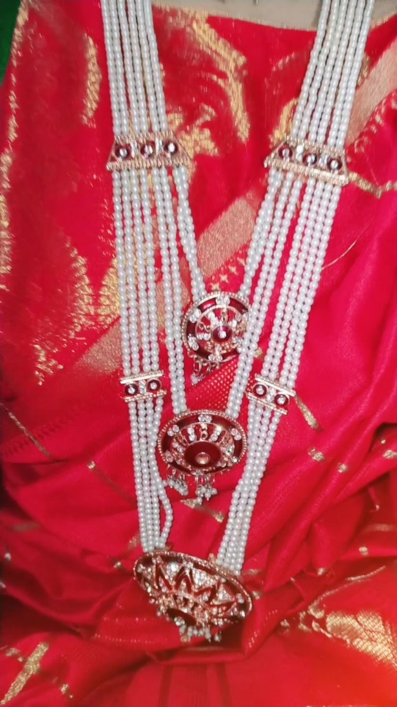 @AnishaDasAnishaDas