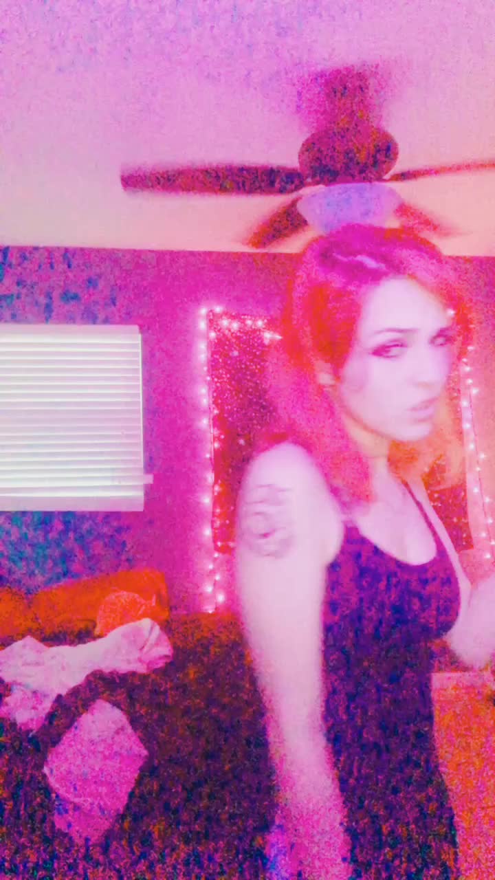@VaporwaveVally🥀