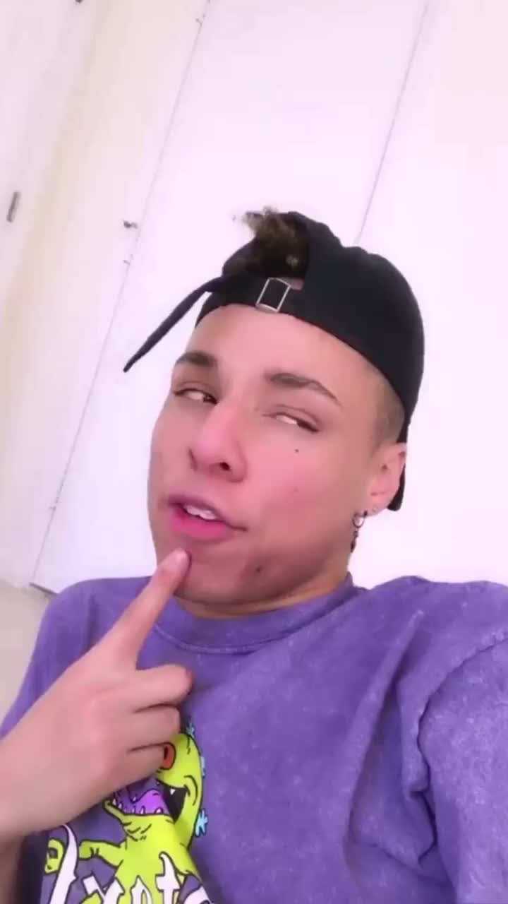 @Larrye