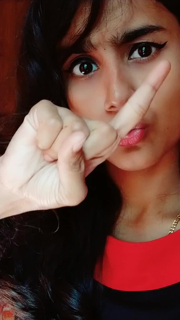 @d_i_m_p_l_e_queen_