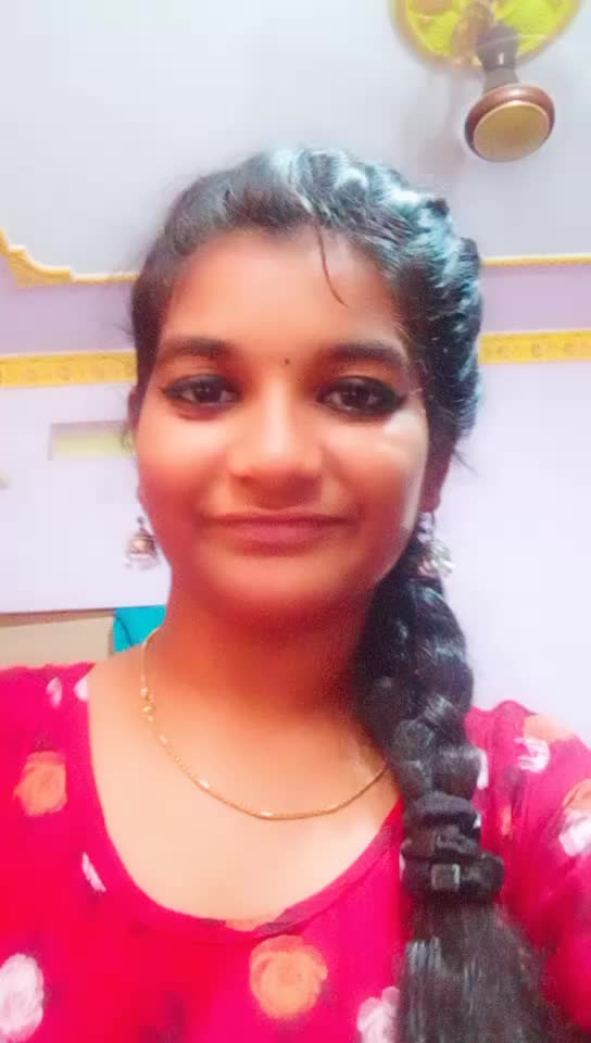 @geethu- selfie33