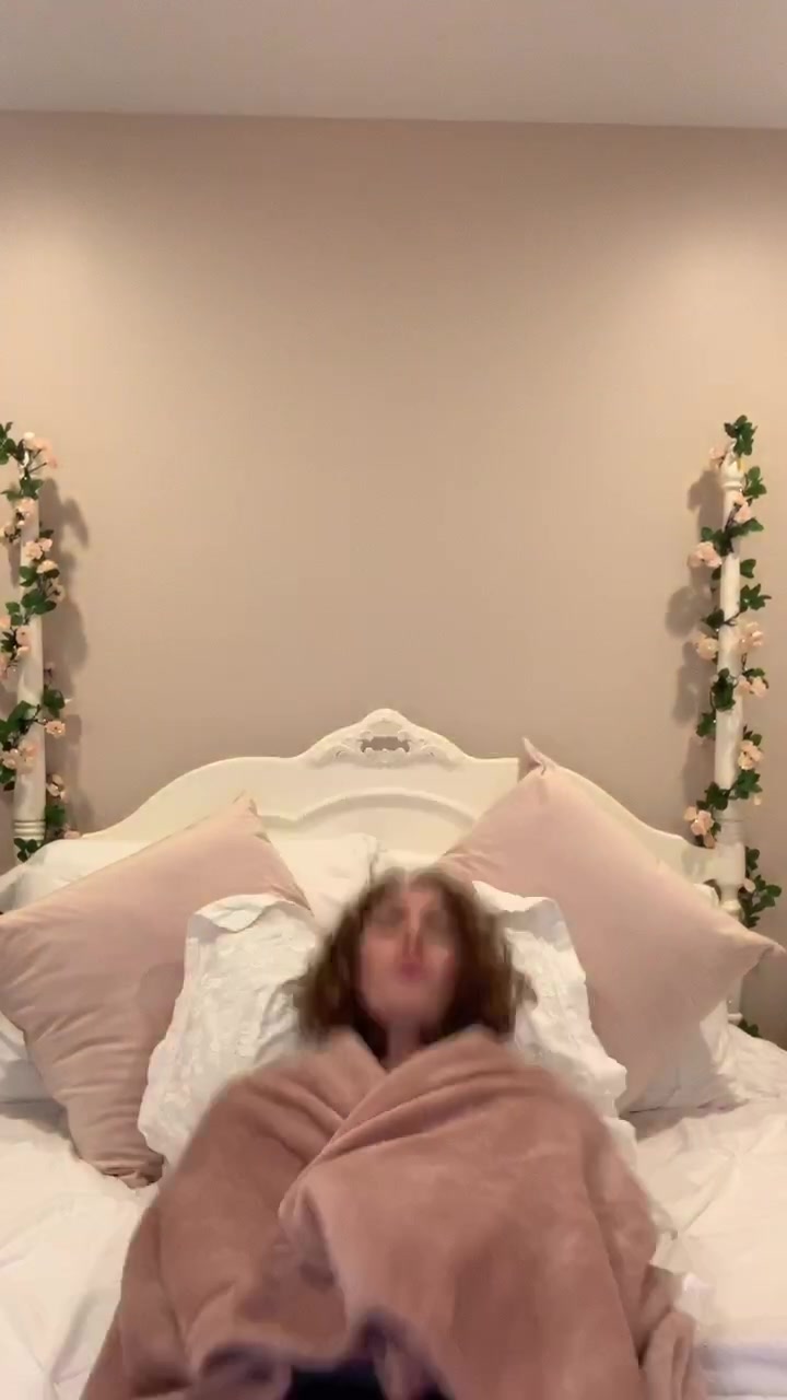 @caitlinbond5