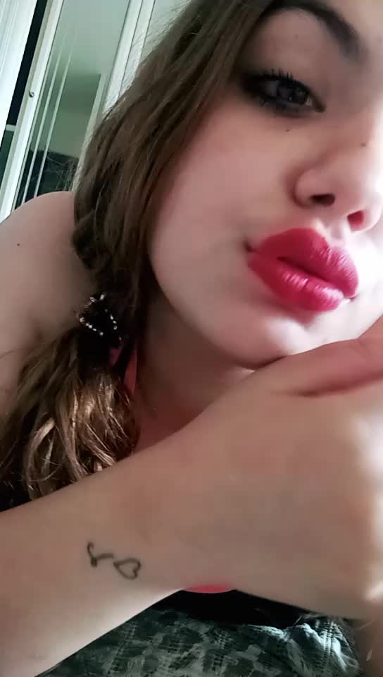 @Anna Valentino
