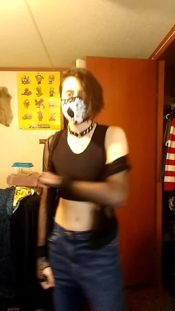 @Wolfiefanggirl1