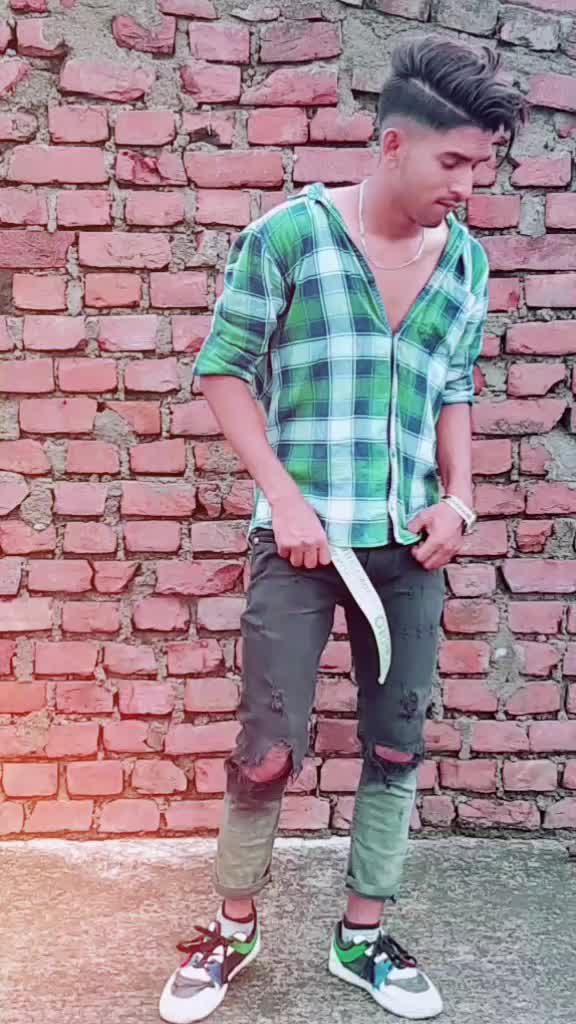 @I am on man army 😡