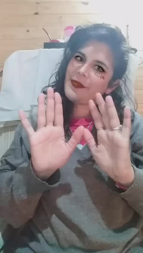 @Sives Melania
