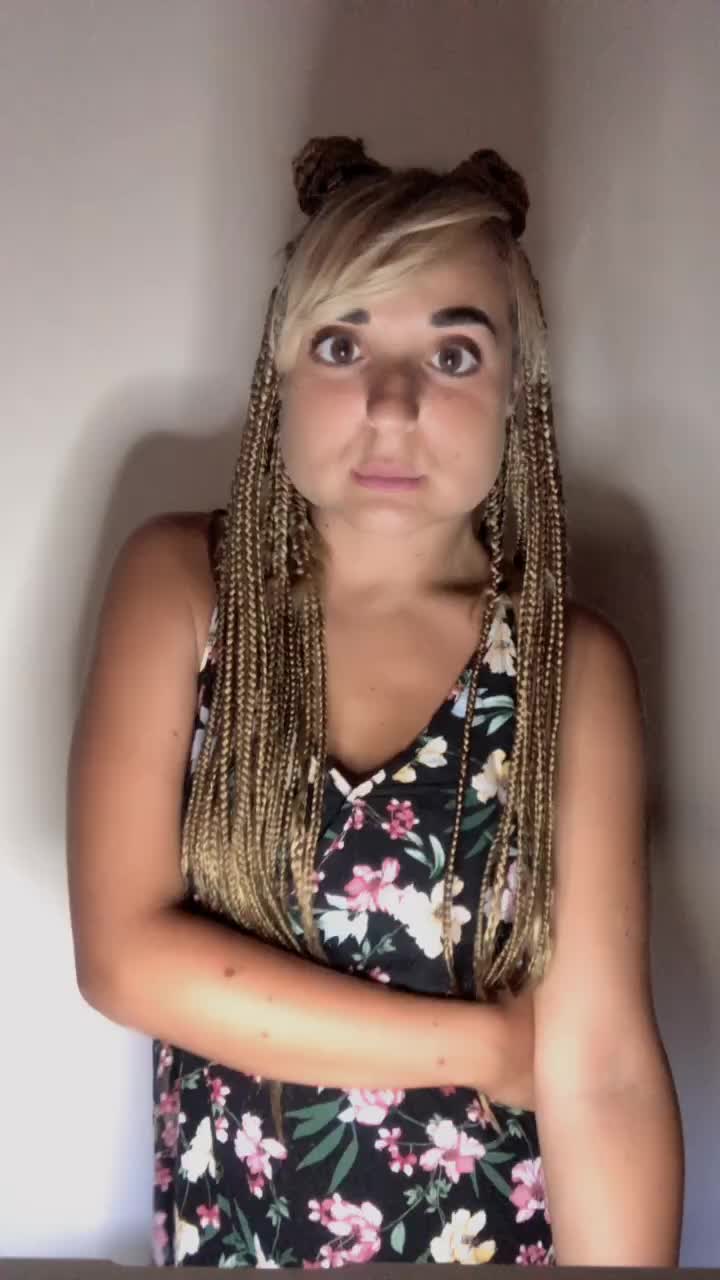 @Beatrixis_