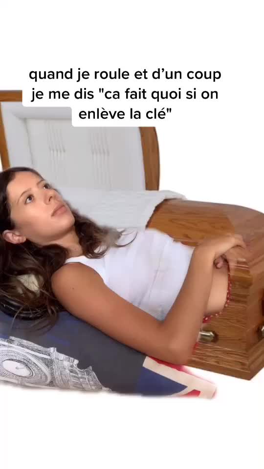 @Elodie