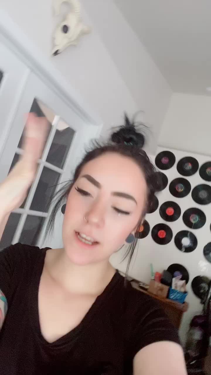 @violettemars