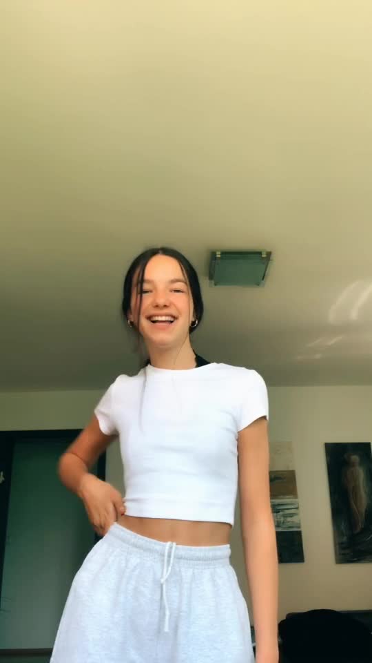 @lizzykeira