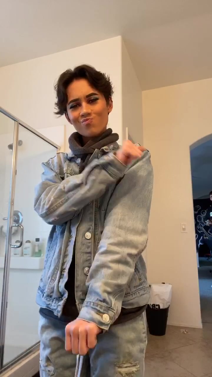 @Ashlynn Roxx