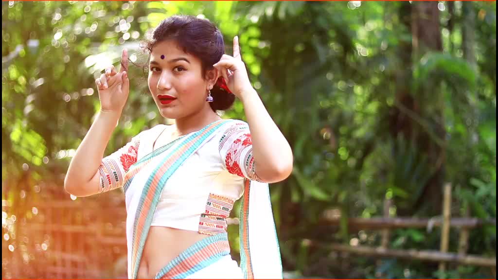 @ধেমাজিৰে ছোৱালী