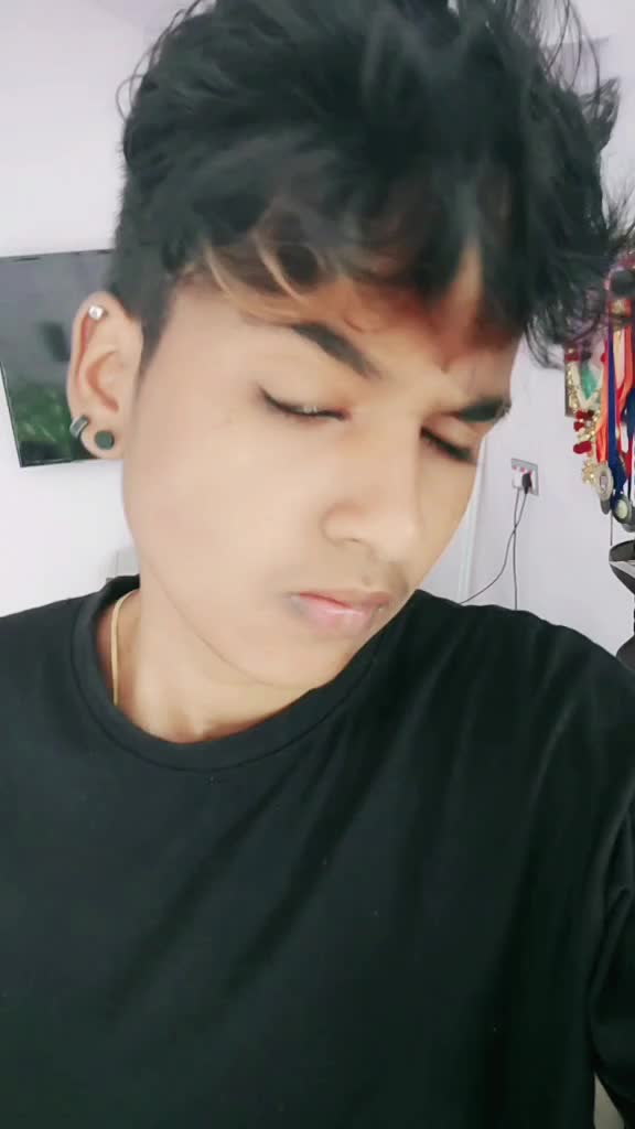 @Anizh Tomboy♀️♂️