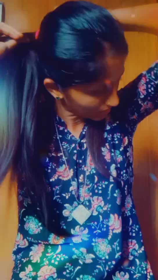 @👑PRIYA💜