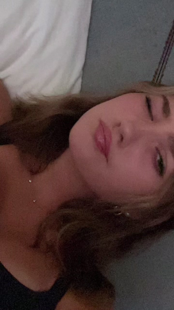 @stupidhotbrunette