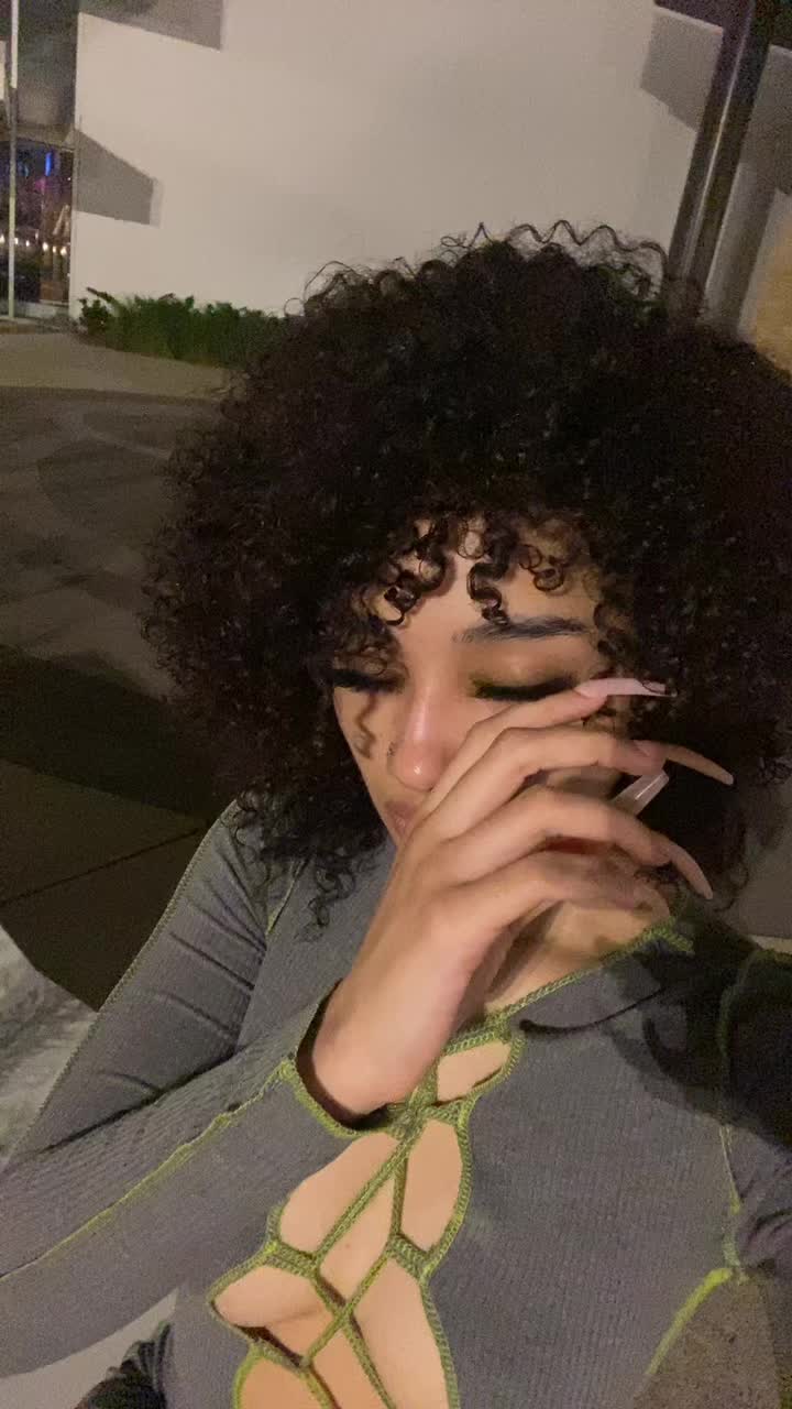 @loralvy