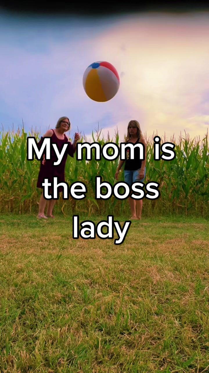 @Julie 🌾The Midwest Farm Girl