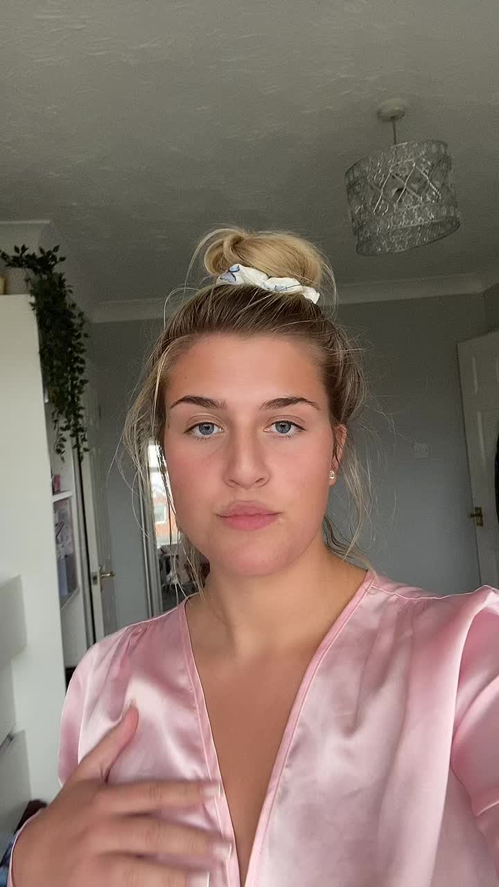 @Elladavenportt