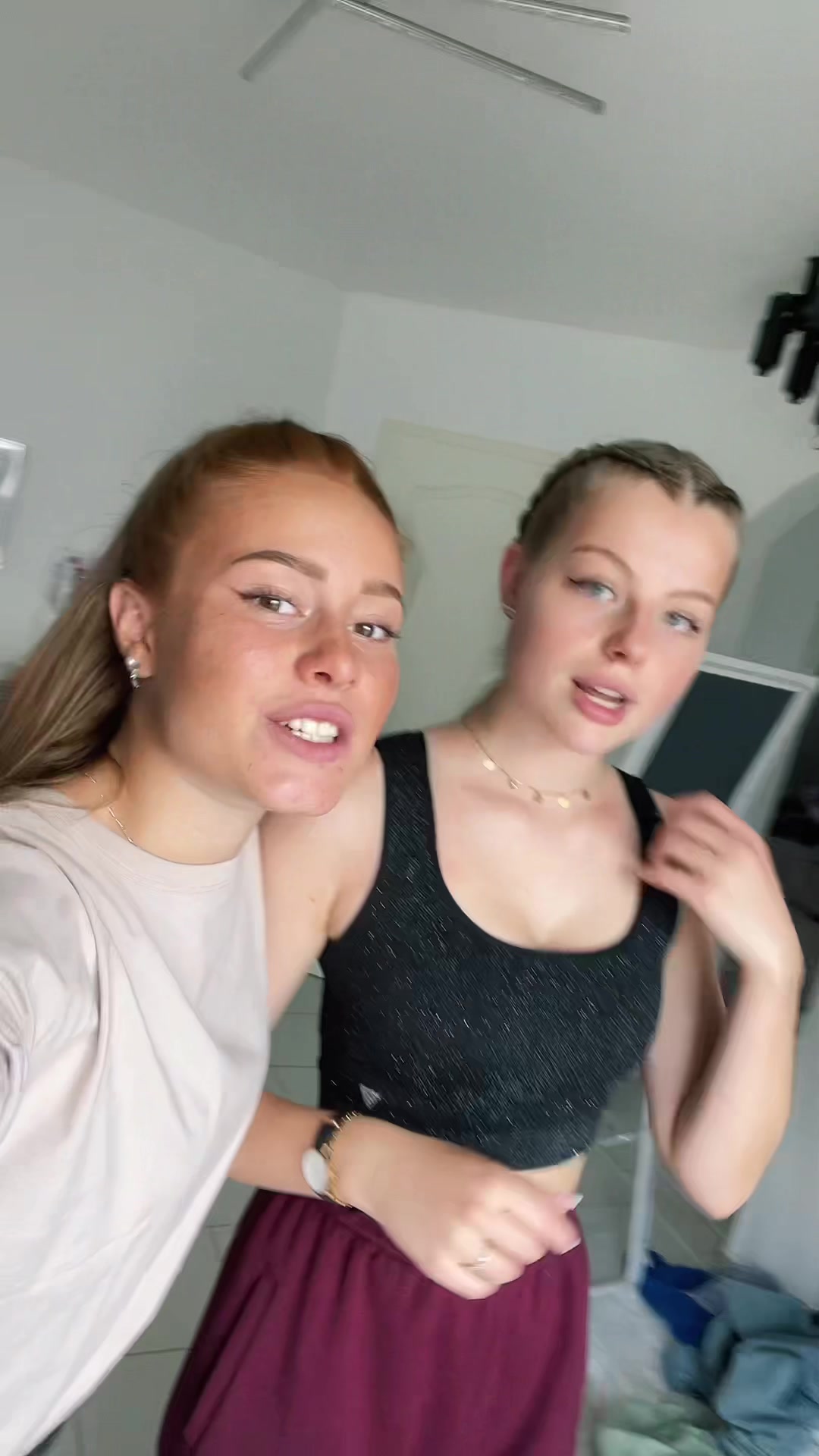 @leoonieb_