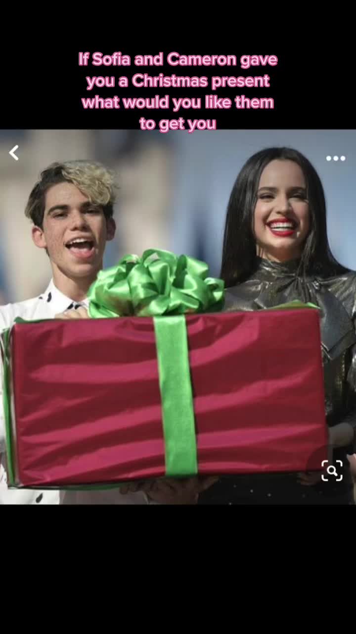 @Cameron Boyce & Sofia Carson