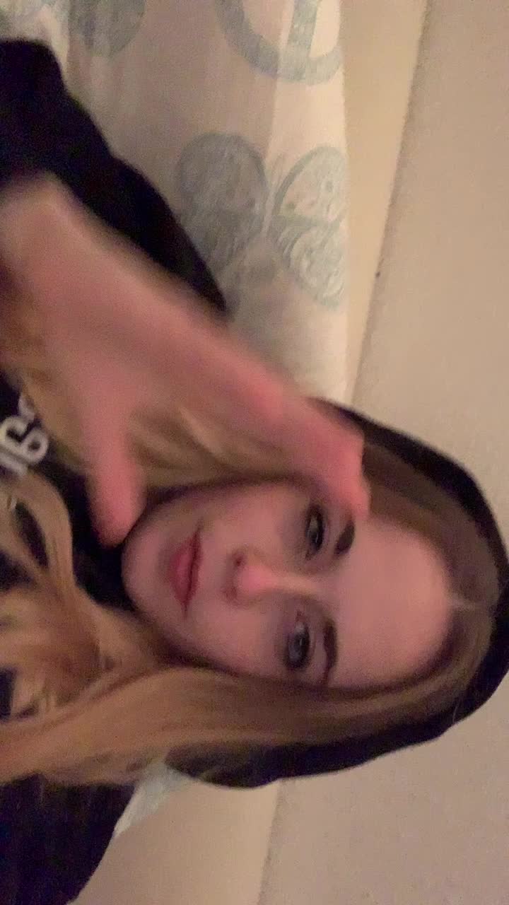 @𝒞𝑒𝓁𝒾𝓃𝑒💗💗
