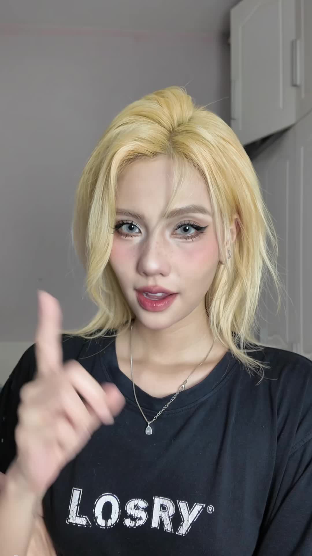 @Ch&acirc;m Sứa  👑