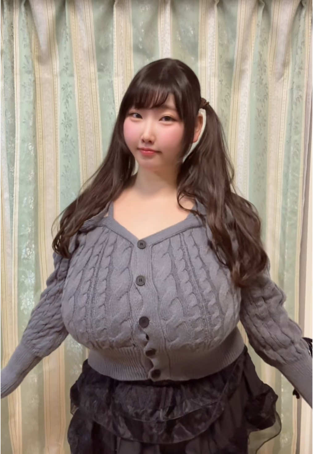 このニット、入るか分からんなぁ〜と思いながら買ったけどギリギリ入った！ ももせもも Momo Momose (momose_momo_0715)