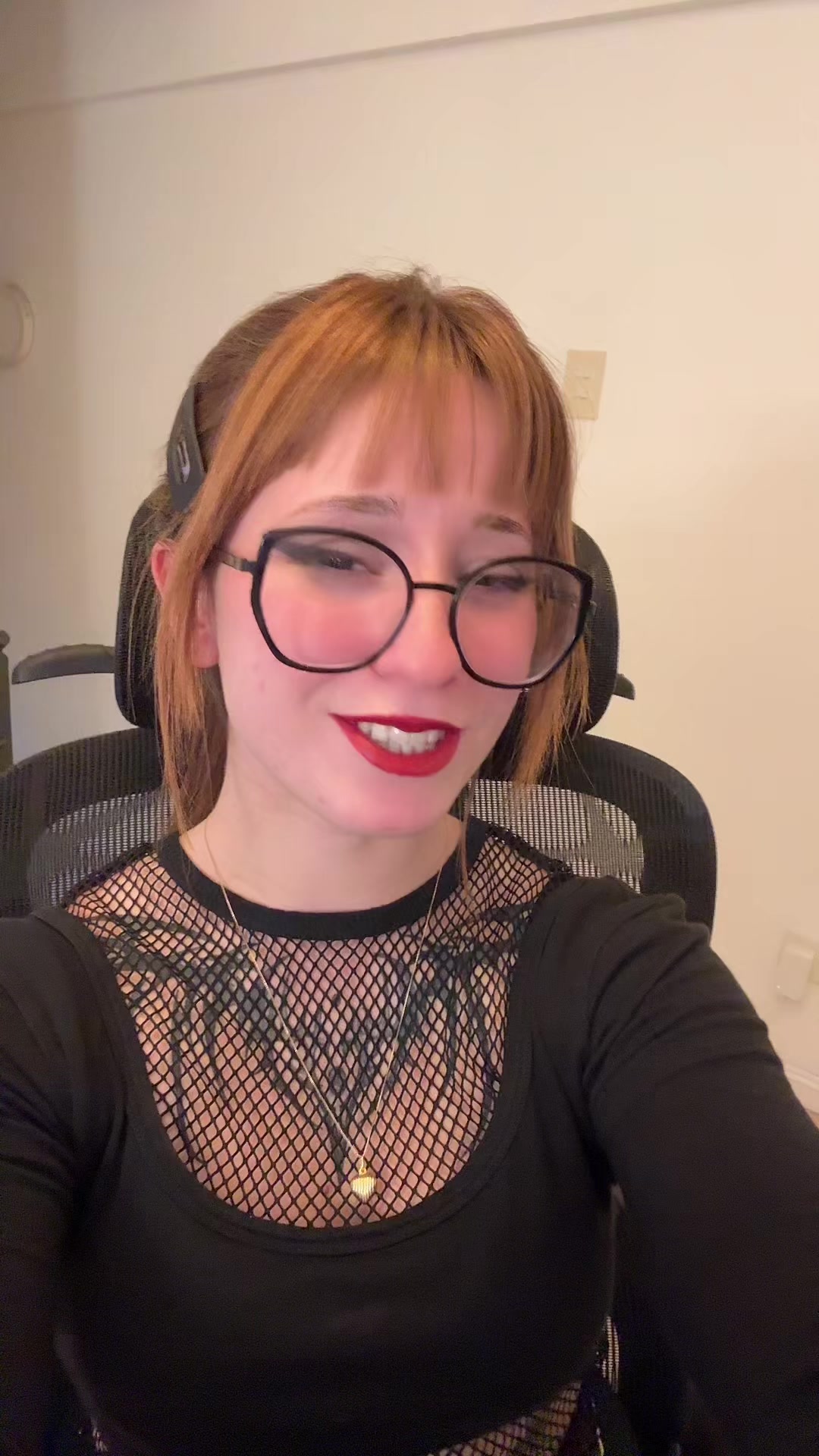 brujita.rojaa (@brujita.rojaa) - Urlebird