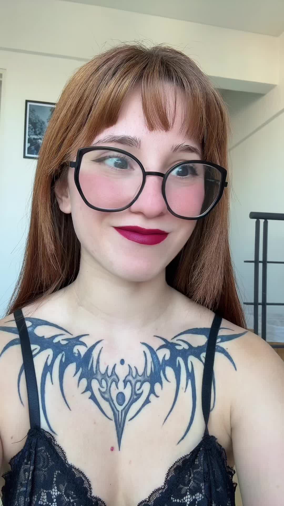 brujita.rojaa (@brujita.rojaa) - Urlebird