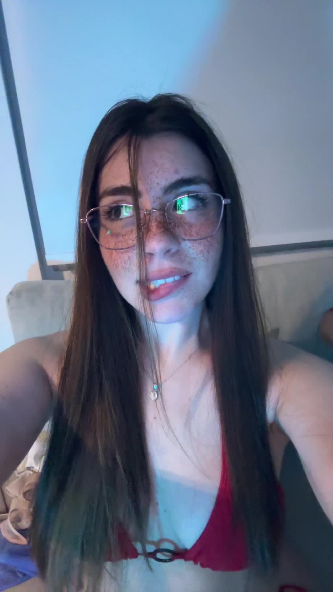 Nahii🌷 (@nahii_caceres) - Urlebird