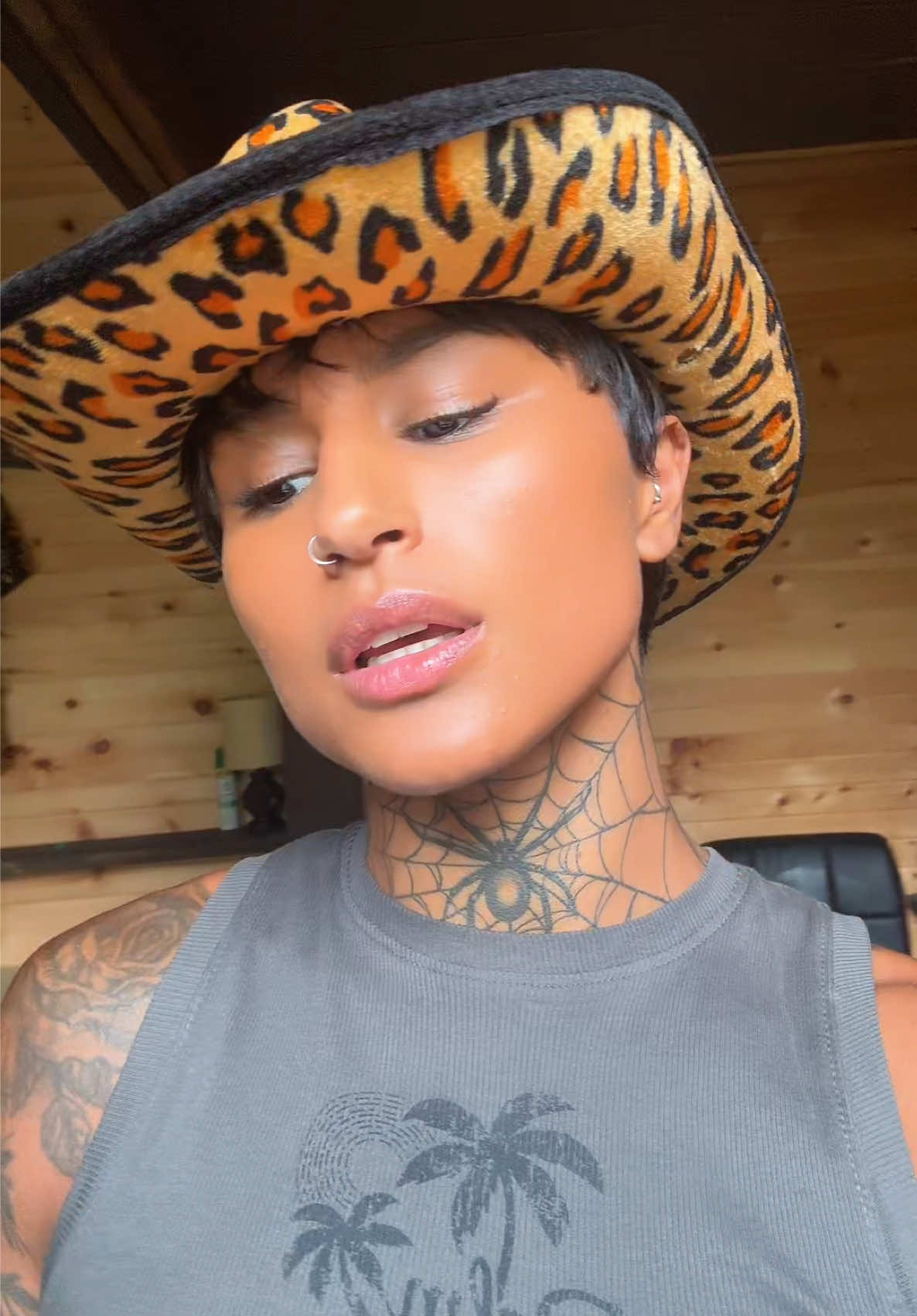 QUEEN T ( taliseharris_) Urlebird