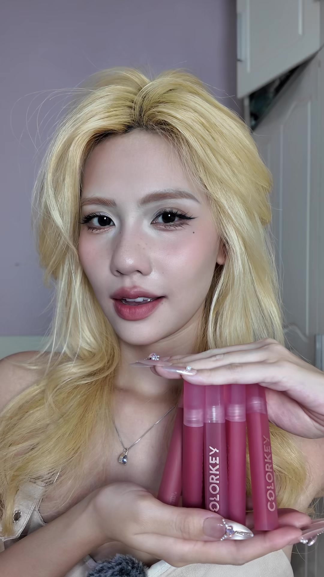 @Ch&acirc;m Sứa  👑