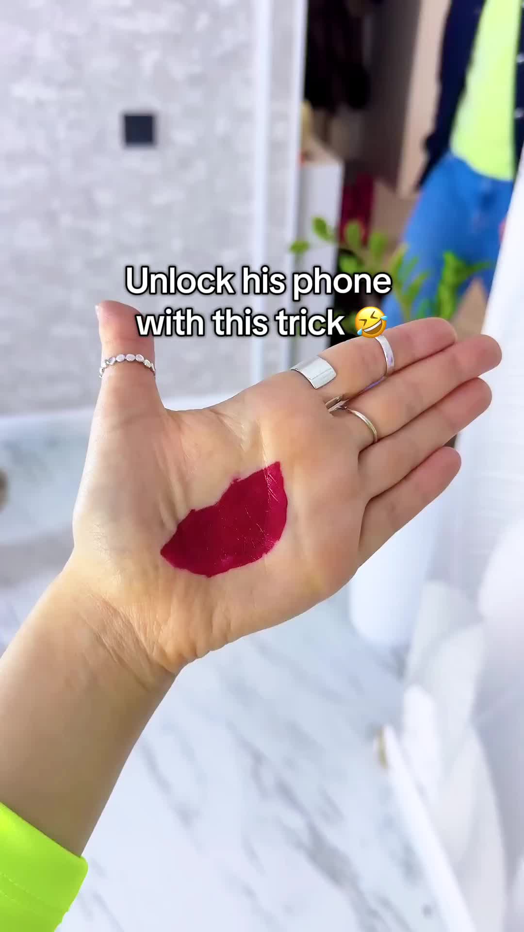 White shirt water challenge #foryou | Yoloschnitzel (@yolo.schnitzel)