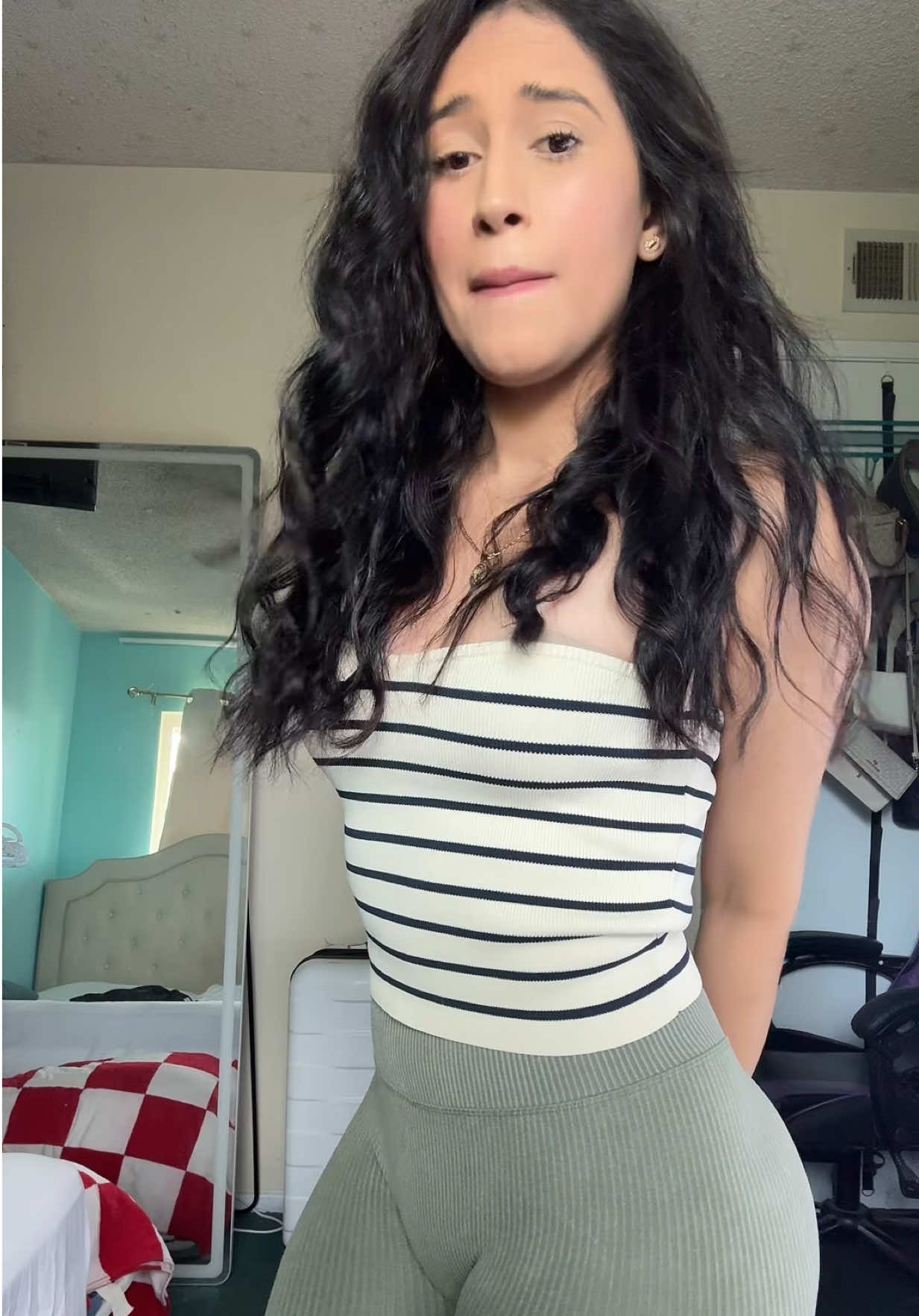 Jassmin Abrego 🖤 ( jassminabrego) Urlebird