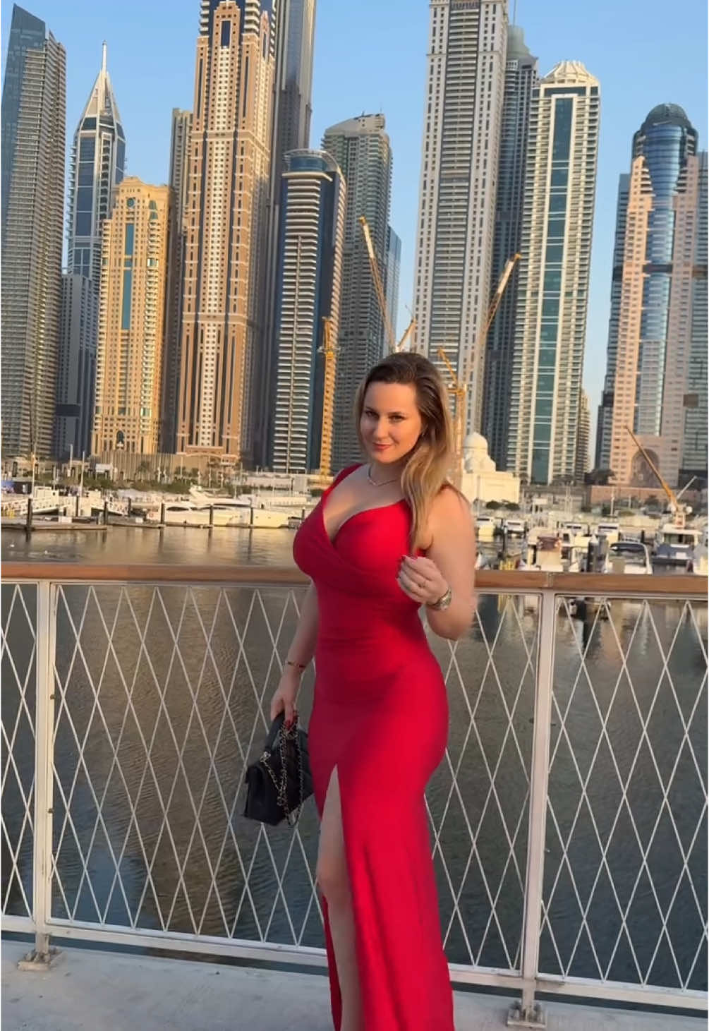 Anna Marisax at the Dubai Boat show | Anna Marisax (@annamarisaxofficial)