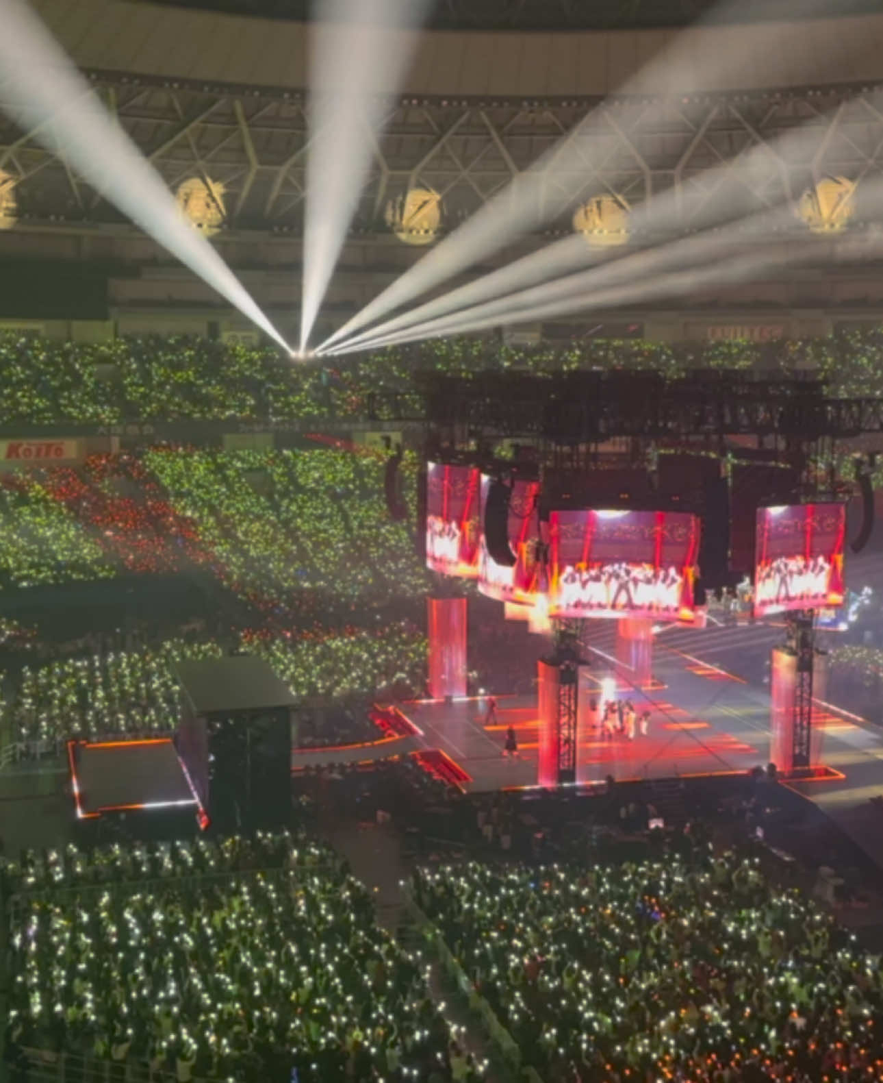 G dragon vs bigbang forever 💛👑 | •.¸♡ 𝐹𝑎ɳ𝐺 ♡¸.• 🫶🏻 (@btfjm)