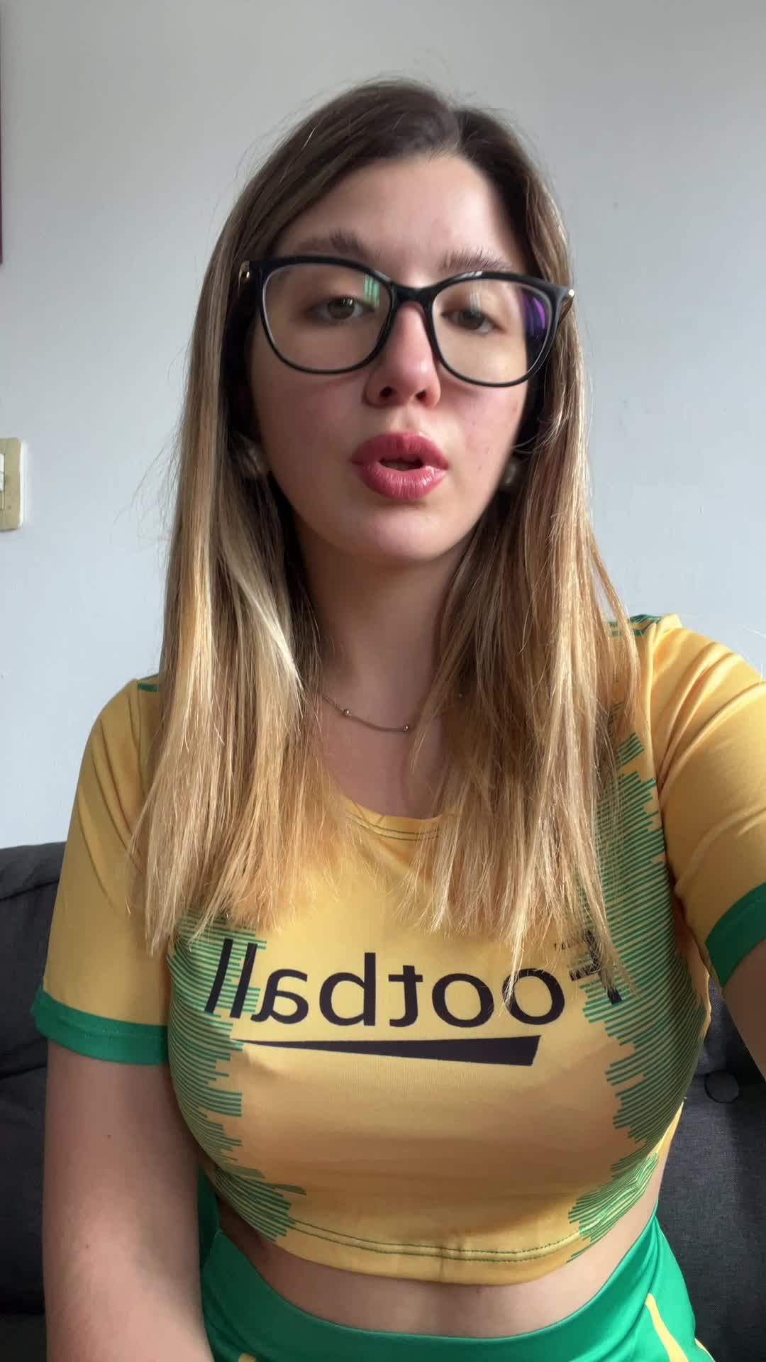 Chloe (@sumchloe) - Urlebird