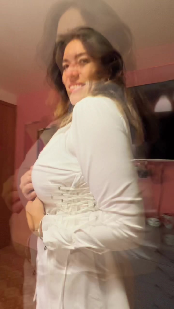 Wait for it… #macarena #fakebody | Macarenainthesun 🔗🌶️ (@macainthesun)