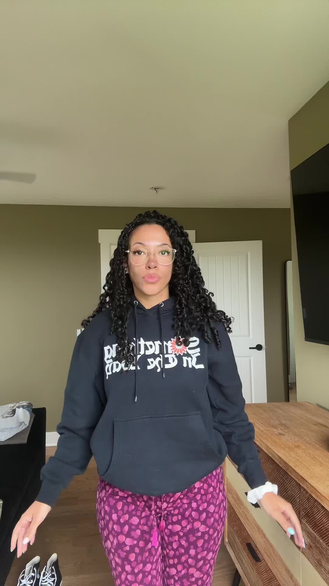 liv 🛸 (itslunarliv) Urlebird(02)