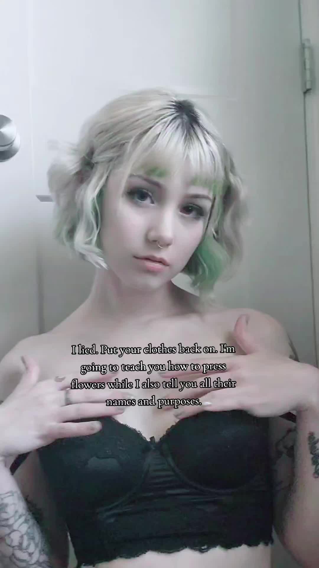 Hazel Hellebore (@hazelhellebore) - Urlebird