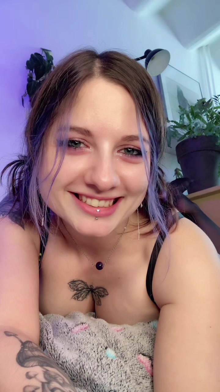 Bottom irl but a mommy at heart Luna Fern (@luna.fern18)